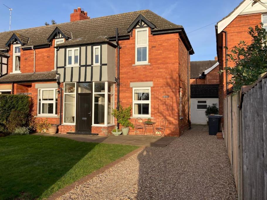11 T @ Woodhall * Woodhall Spa